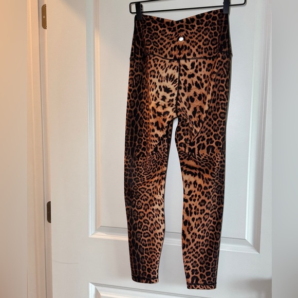 Yogalicious Lux Leopard Print Leggings Size Medium Super High Rise Ankle Length - Picture 10 of 14